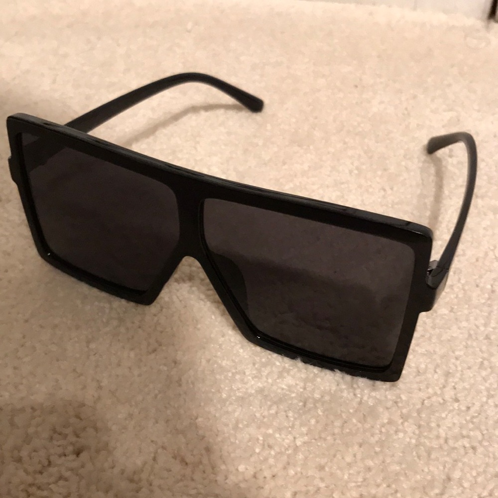 Black Square Frame Sunglasses w/ Tinted Lens!
